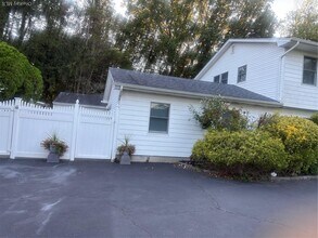 34 Markwood Ln in East Northport, NY - Building Photo - Building Photo
