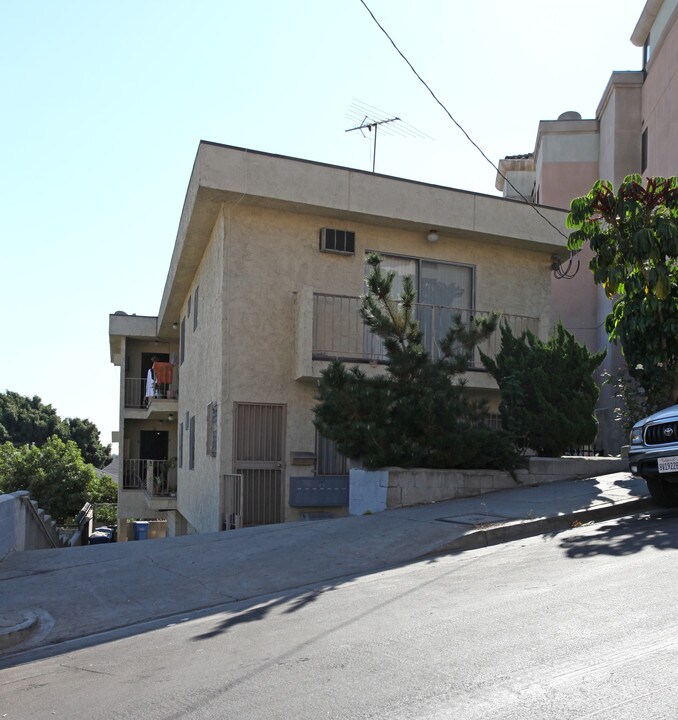 870 N Bunker Hill Ave in Los Angeles, CA - Building Photo