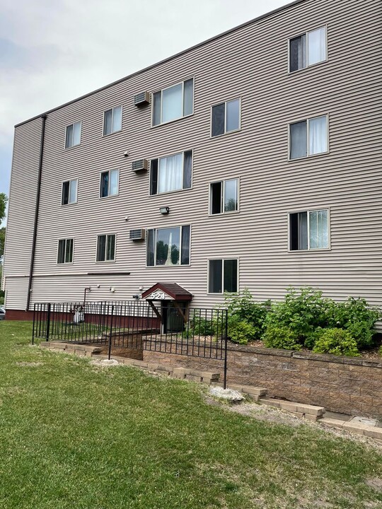 524 14th St S in St. Cloud, MN - Building Photo