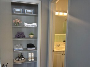 Lakeshore Place in Dayton, OH - Building Photo - Building Photo