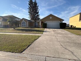 1915 Peridot Cir in Kissimmee, FL - Building Photo