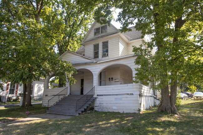 116 S College Ave in Columbia, MO - Building Photo - Building Photo