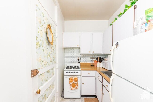 property at 3024 N Halsted St