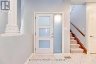 2233 Rockingham Dr in Oakville, ON - Building Photo - Building Photo