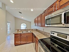 1737 Barnstable Rd in Wellington, FL - Foto de edificio - Building Photo