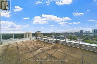 8 Rean Dr in Toronto, ON - Building Photo - Building Photo