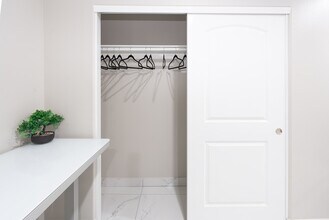 2719 Mar Les Ln, Unit 2 in Santa Ana, CA - Building Photo - Building Photo