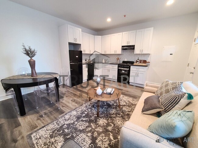 4732 Longshore Ave in Philadelphia, PA - Building Photo - Building Photo