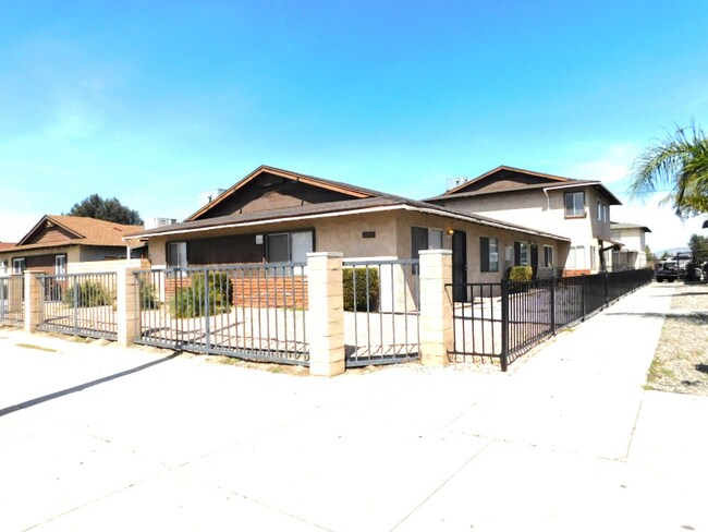 1230 Valencia Ave in Hemet, CA - Building Photo - Building Photo