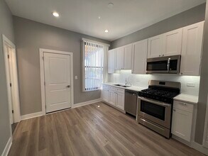 1227 W Ohio St in Chicago, IL - Building Photo - Building Photo