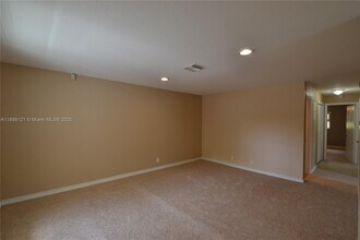 10241 NW 35th St in Coral Springs, FL - Foto de edificio - Building Photo