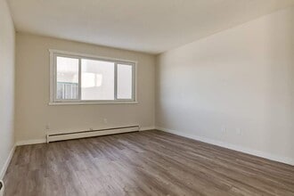 Aiva Manor in Edmonton, AB - Building Photo - Building Photo