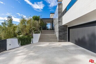 9455 Eden Dr in Beverly Hills, CA - Building Photo - Building Photo