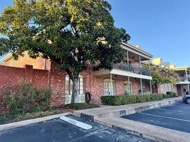 7920 Rockwood Ln, Unit 138 in Austin, TX - Building Photo