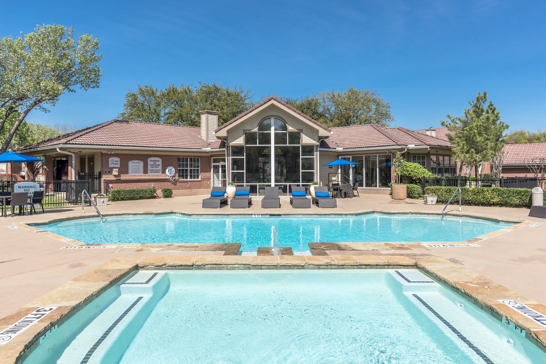 Canterbury Courts in Richardson, TX - Building Photo