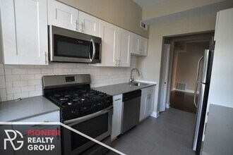 706 W Buckingham Pl, Unit 700 West Grace 710-2 in Chicago, IL - Building Photo - Building Photo