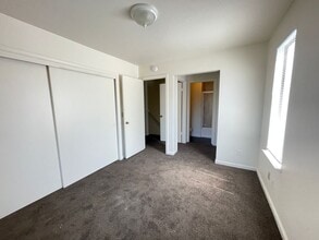 814 Almond St in Yuba City, CA - Foto de edificio - Building Photo