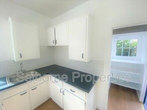 4325 Essex St in Emeryville, CA - Building Photo - Building Photo