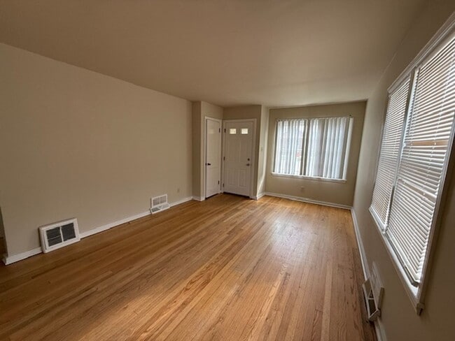 9732 W Lincoln Ave in West Allis, WI - Building Photo - Building Photo