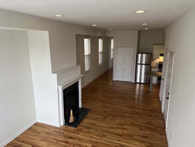 900 N Ashland Ave, Unit 2 in Chicago, IL - Building Photo - Building Photo