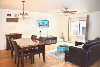 10700 Kimblewyck Cir in Northglenn, CO - Foto de edificio - Building Photo