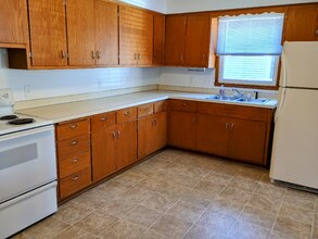 290 Orchard Dr-Unit -2 in Oregon, WI - Foto de edificio - Building Photo