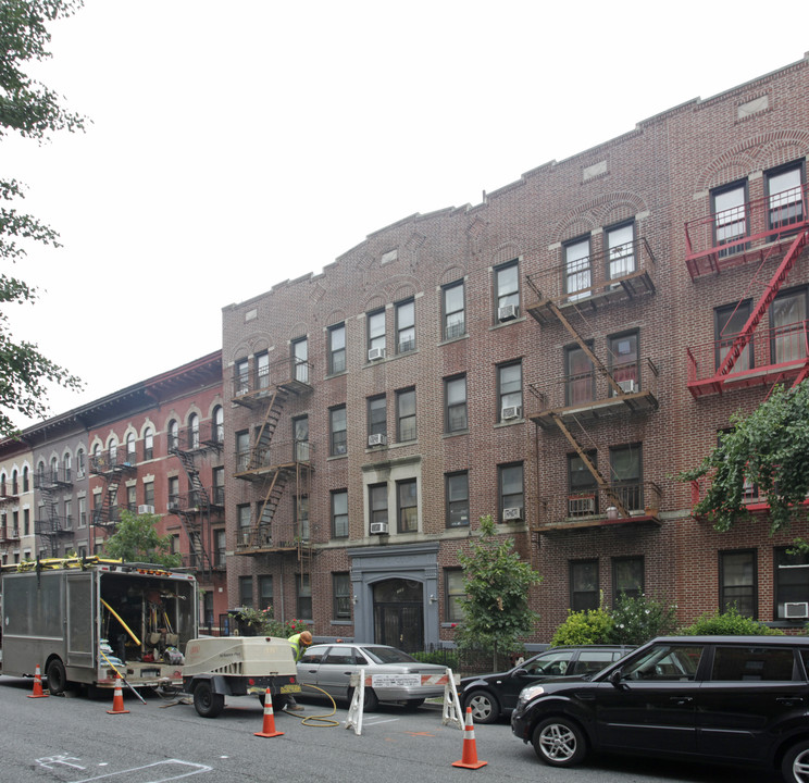 Empire Court in Brooklyn, NY - Building Photo