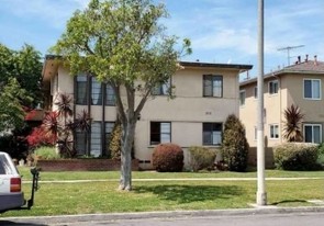 3201 S Barrington Ave in Los Angeles, CA - Building Photo
