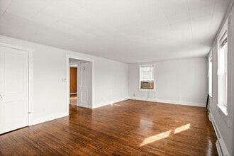 825 E Wilson St in Batavia, IL - Building Photo - Building Photo