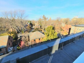 1056 Beacon St in Brookline, MA - Building Photo - Building Photo