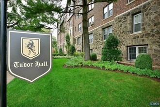275       Engle St-Unit -T3 in Englewood, NJ - Building Photo - Building Photo