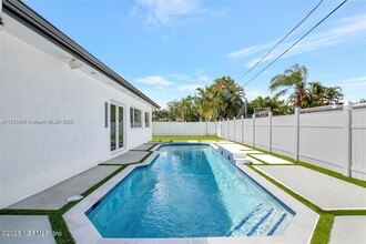 1825 NE 197th Terrace in Miami, FL - Building Photo - Building Photo