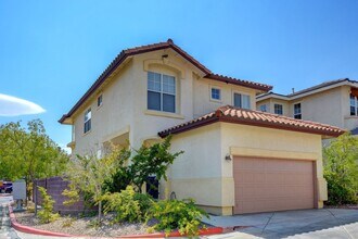 1221 Hope Ranch Ln in Las Vegas, NV - Foto de edificio - Building Photo