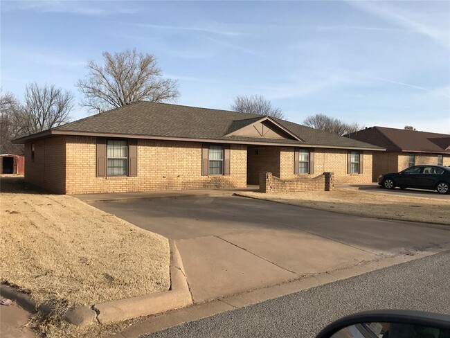 property at 2115 Lynn Ln
