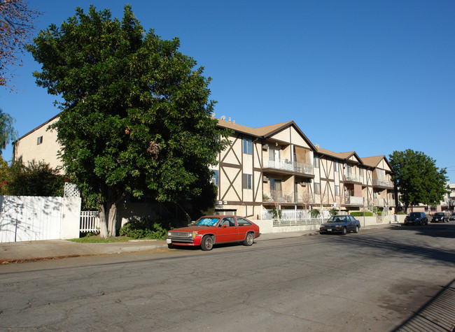 5161 Riverton Ave in North Hollywood, CA - Building Photo - Building Photo