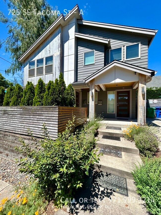 725 SE Tacoma St in Portland, OR - Building Photo - Building Photo