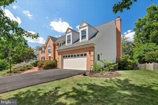 8608 Oak Brook Ln in Fairfax Station, VA - Building Photo