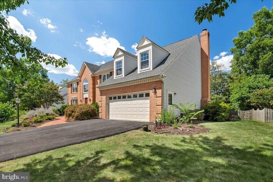 8608 Oak Brook Ln in Fairfax Station, VA - Building Photo