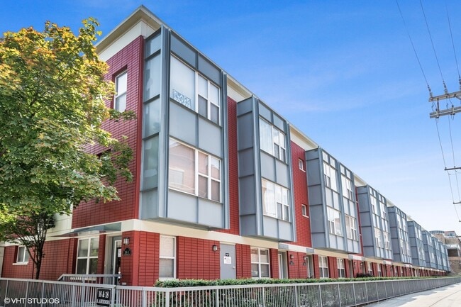 property at 18 S Aberdeen St