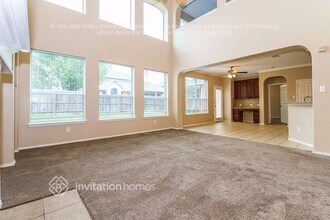 2360 Merlin Dr in Grand Prairie, TX - Foto de edificio - Building Photo