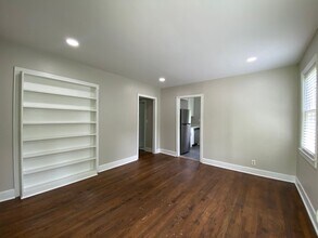 1100 Lakeview Dr in Auburn, AL - Building Photo - Building Photo