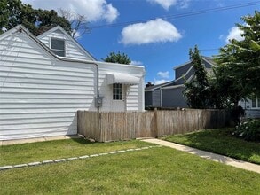2330 Oxford St in East Meadow, NY - Building Photo - Building Photo