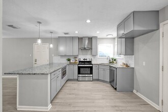 8226 Autumn Willow Dr in Tomball, TX - Building Photo - Building Photo