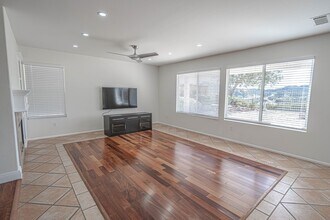 23828 Oakhurst Dr in Santa Clarita, CA - Building Photo - Building Photo