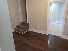 40 South St in London, OH - Building Photo