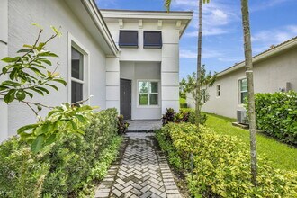 9225 SW Pepoli Way in Port St. Lucie, FL - Building Photo - Building Photo