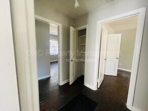 3210 Delowe Dr in East Point, GA - Building Photo - Building Photo