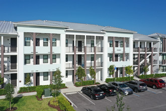 Pines Garden at City Center in Pembroke Pines, FL - Foto de edificio - Building Photo