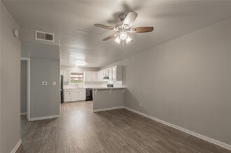 600 Palm St in Huntsville, TX - Building Photo - Building Photo