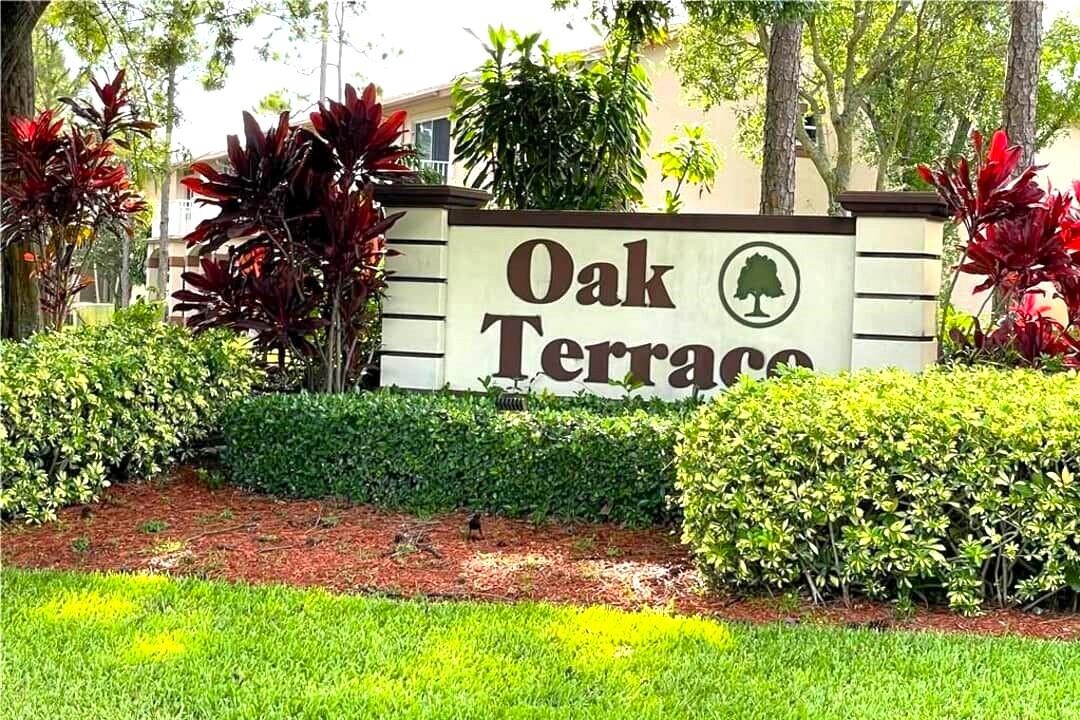 4205 Oak Terrace Dr in Greenacres, FL - Building Photo